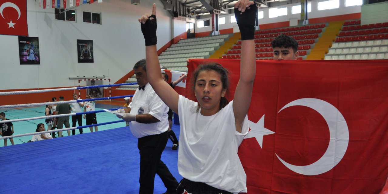 Kars’ta Kick Boks karşılaşmaları nefesleri kesti