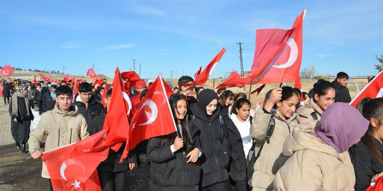 Öğrenciler Sarıkamış Şehitlerine Yürüdü