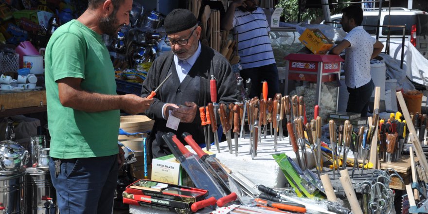 Kars’ta bıçaklar tezgahlarda yerini aldı