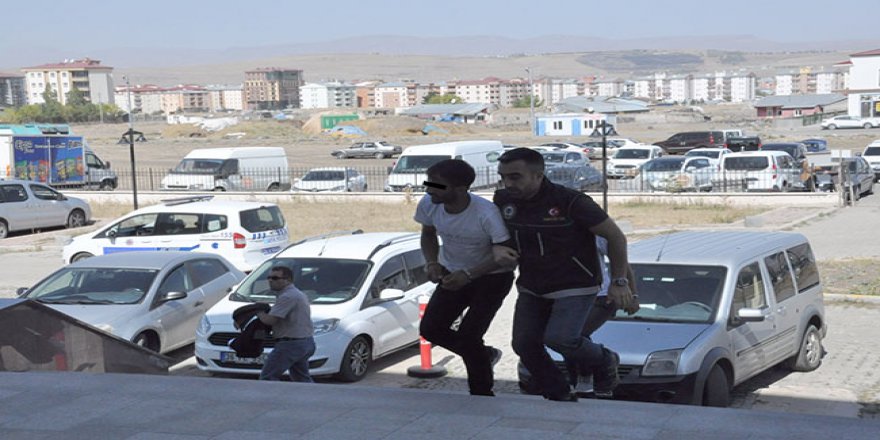 Kars'ta uyuşturucu tacirlerine darbe