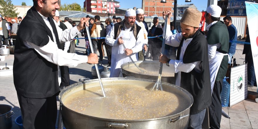 Kars'ta yaklaşık 3 bin kişiye aşure dağıtıldı