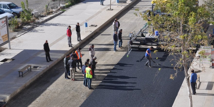 Faikbey Caddesi’nin asfaltı tamamlanıyor