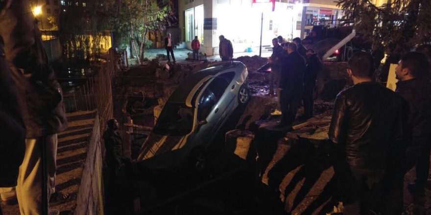 Kars'ta Trafik Kazası: İki Araç Köprüden Uçtu