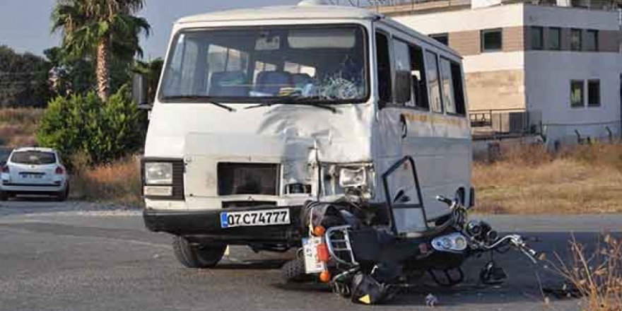 Ardahan'da minibüs ile çarpışan motosikletteki genç öldü