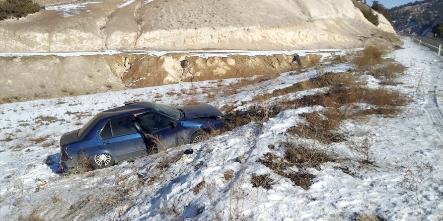 Kars'ta otomobil şarampole düştü: 2 yaralı