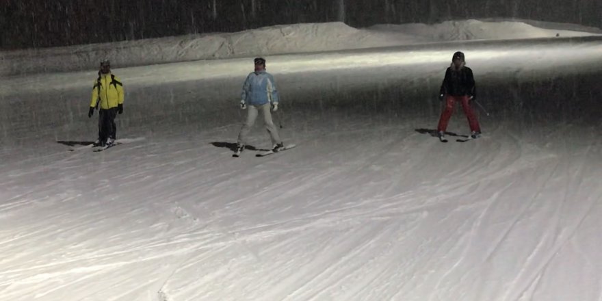 Sarıkmış Cıbıltepe Kayak Merkezi’nde gece kayağı yapıldı