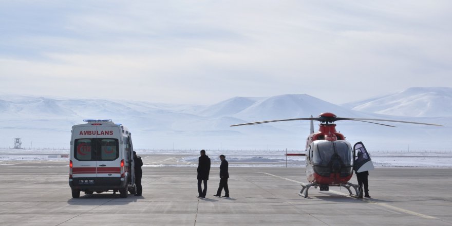 Kars’ta erken dünyaya gelen bebek ambulans helikopterle Elazığ’a sevk edildi