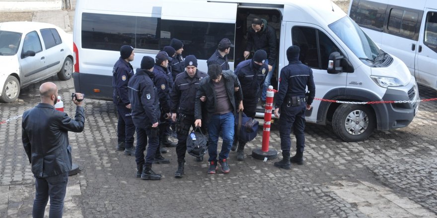 Kars’ta Fetö’nün Egm Mahrem Yapılanmasına Operasyon: 6 Gözaltı