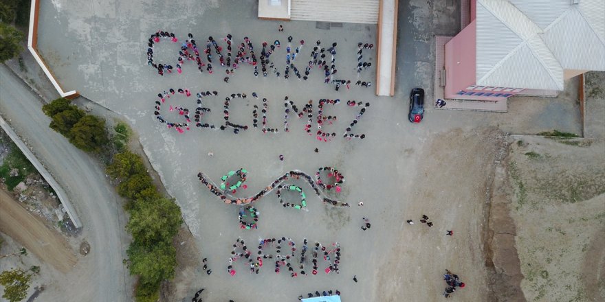 Karslı öğrenciler "Çanakkale Geçilmez" ve "Afrin" koreografisi