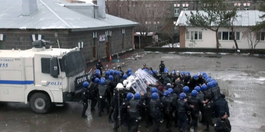 Kars'ta Polisten Gerçeğini Aratmayan Tatbikat