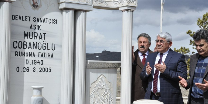 Halk Ozanı Murat Çobanoğlu mezarı başında anıldı
