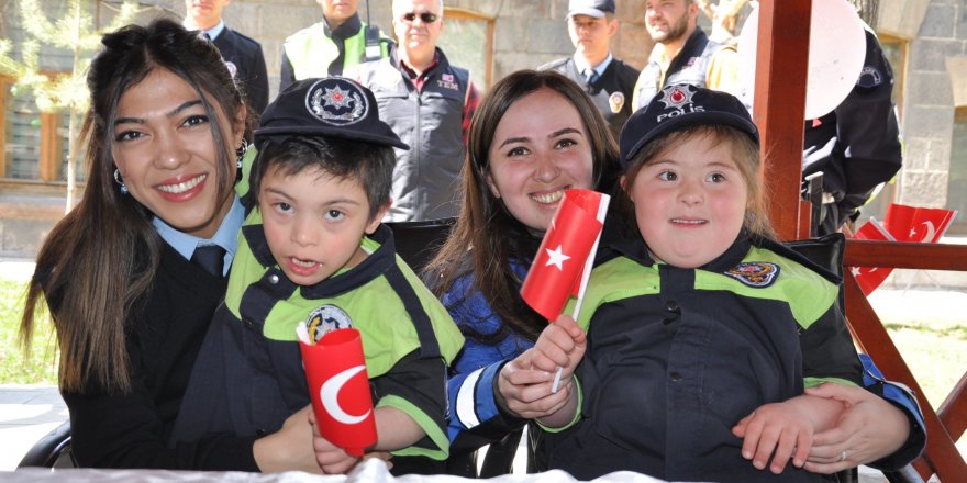 Kars’ta polis haftasında engelli çocuklar unutulmadı