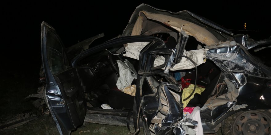 Otomobil şarampole uçtu: Anne ile 2 çocuğu öldü, eşi yaralandı