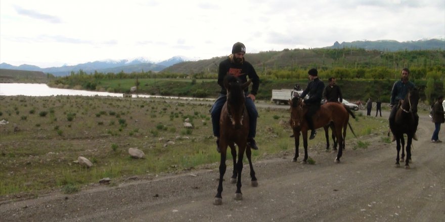 Kağızman'da at yarışı düzenlendi