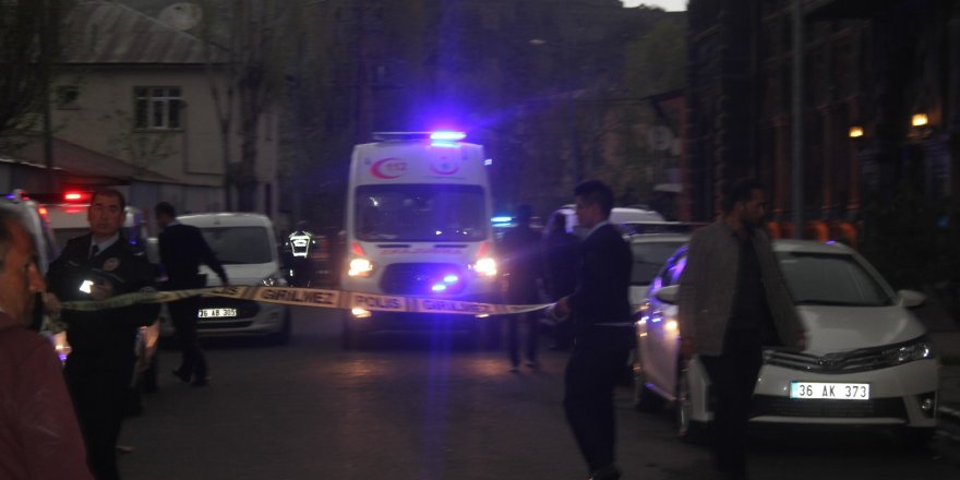 Kars’ta Cadde Ortasında Silahlı Kavga 1 Yaralı