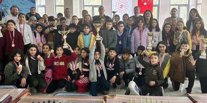 Kars’ta Okullar Arası Satranç Turnuvası Sona Erdi