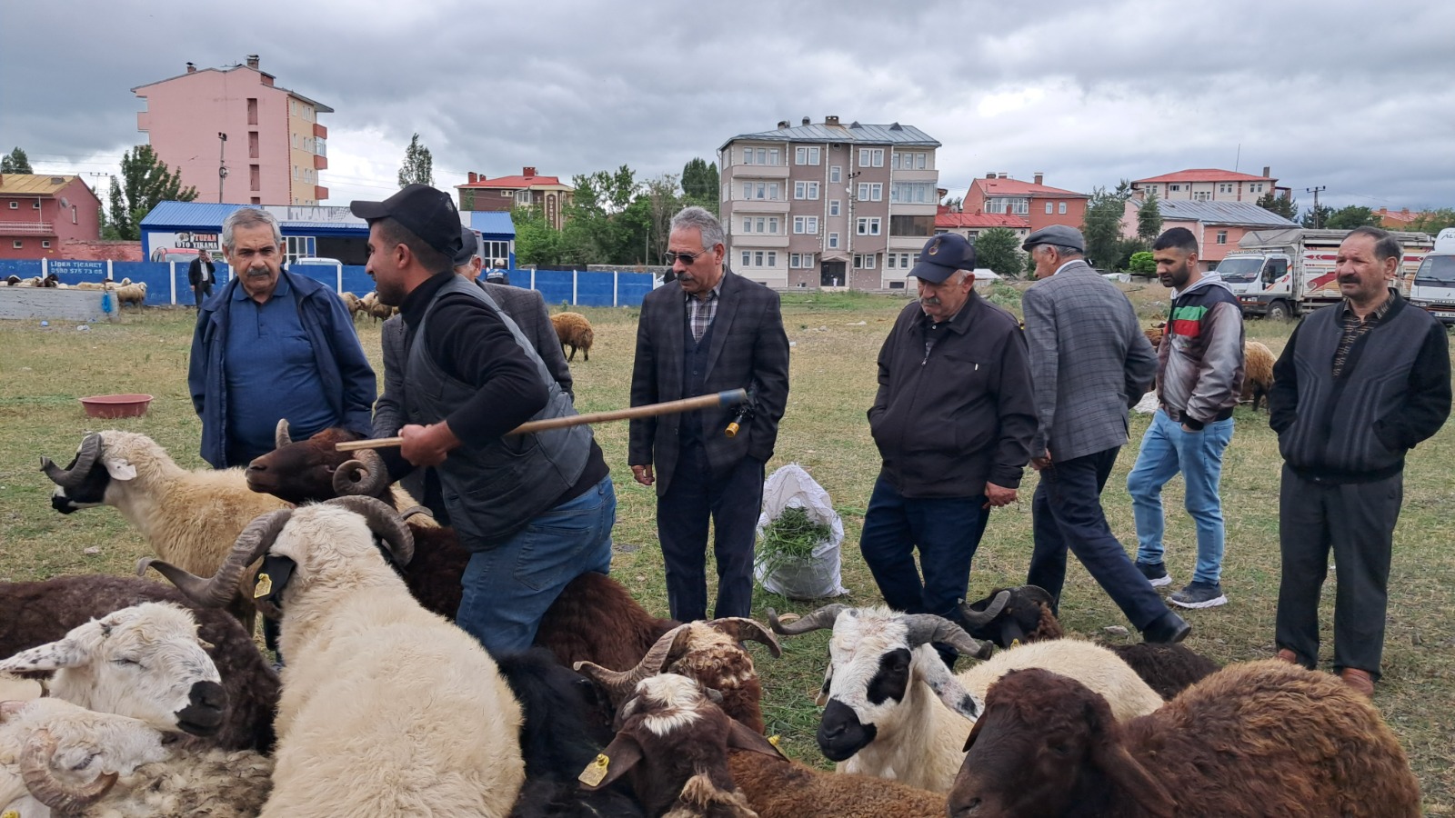 kars-kurban-pazarinda-hareketsizlik-yasaniyor-1.jpeg