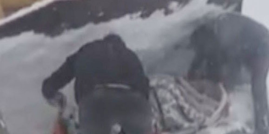 Kars’ta Tipide Mahsur Kalan Kadın Hasta, Kepçeyle Ambulansa Taşındı